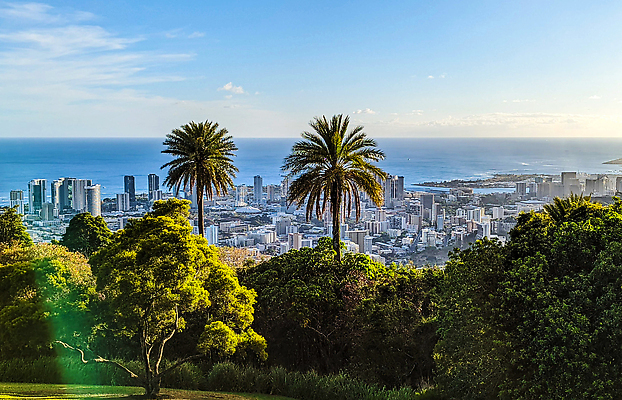 포토 JPG 해외이미지 응시 바다 섬 여행 건축양식 안테나 파노라마 풍경 사람없음 야외 건물 도시풍경 도시 도심 하와이 분화구 타운 스카이라인 랜드마크 하와이인 해외202310 해외포토 외국인 건축물 시선 건축 통신 촬영기법 미국 화산 파일형식