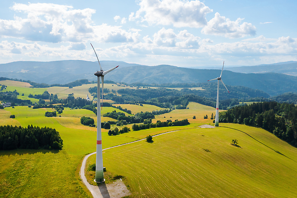 포토 JPG 해외이미지 식물 구름 밭 자연 하늘 산 풍경 사람없음 글로벌 환경 탑 힘 재활용 풍차 발전기 에너지 시골 그린에너지 보호 에코 친환경 생태계 프로펠러 회전 지구온난화 자원 유지 혁명 생태학 전압 해외202310 해외포토 자연요소 건축물 교육 컨셉 농업 발전소 기후변화 파일형식