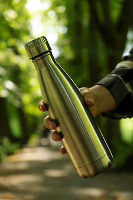 포토 JPG 해외이미지 여자 음료 여행 백그라운드 벤치 자연 건강 사람없음 야외 목재 물 환경 금속 재활용 머그컵 마시기 잡기 액체 컨테이너 친환경 유기농 기후변화 철강 목업 카피스페이스 해외202310 해외포토 자연요소 나무 웰빙 산업 의자 재료 모션 재질 날씨 사람 컵 공백 변화 생태계 파일형식