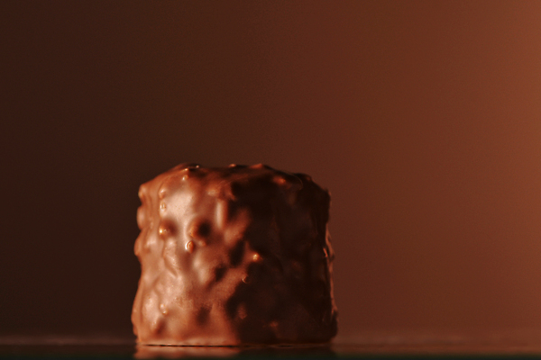 포토 JPG 해외이미지 음식 백그라운드 다이어트 회사 비즈니스 디저트 서브 실내 손바닥 사람없음 장식 갈색 세일 상점 초콜릿 얼음 우유 견과류 프랑스 수확 골동품 시장 재산 달콤 기름 유혹 심볼 스위스 크림 묘사 사인 상쾌 복고 칼로리 소매 옛날 개암 파리(프랑스) 맛있는 해외202310 해외포토 자연요소 손 열매 감정 유럽 컬러 컨셉 농업 유제품 건강 내부 금융 맛 파일형식