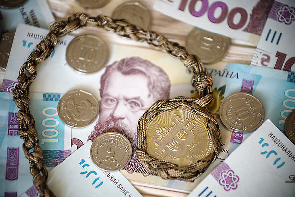 포토 JPG 해외이미지 종이 백그라운드 컨셉 지폐 돈 패턴 비즈니스 성공 사람없음 금융 경제 숫자 쌓기 금속 동전 쪽지 절약 변화 시장 재산 황금 암호 구매 수집 질감 투자 보물 계산서 대출 우크라이나 전국 많음 해외202310 해외포토 문자 유럽 무늬 모션 재질 쇼핑 파일형식