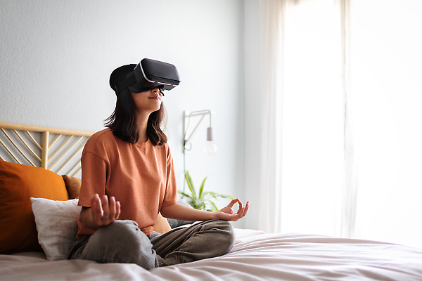 포토 JPG 해외이미지 응시 안경 놀이 미래 고글 주택 기술 실내 건강 가면 한명 사람 동양인 내부 10대 3D 헤드폰 침실 체험 사이버 손목시계 명상 흥분 온라인 동영상 혁명 비디오게임 사춘기 가상 가상현실 카피스페이스 인터랙티브 현실 정신건강 해외202310 해외포토 1 시선 잡화 감정 시계 음향기기 컨셉 장신구 청소년 인종 건물 공백 게임 디지털합성 파일형식