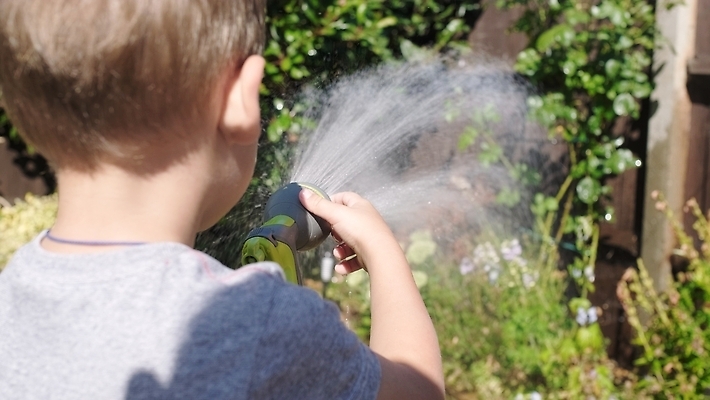 포토 JPG 해외이미지 나무 백인 라이프스타일 손 행복 실루엣 아들 어린이 밭 가족 자연 놀이 휴가 주택 사랑 한명 사람 소년 야외 초록색 물 여름 태양 농장 정원 봄 기쁨 떨어짐 농부 분무기 호스 걸음마 돌봄 뒤뜰 생태학 스프링쿨러 스플래쉬 해외202310 해외포토 자연요소 서양인 식물 직업 1 계절 교육 남자 감정 컬러 컨셉 농업 관계 모션 촬영기법 건물 생활 신체부위 생태계 파일형식