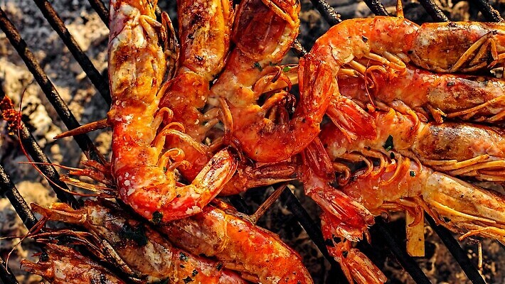 포토 JPG 해외이미지 동물 음식 바다 컬러 불 새우 건강 마늘 육류 어류 스테이크 요리 한명 사람없음 빨간색 주방 식당 요리사 식사 저녁식사 튀김 흰색 신선 뜨거움 시장 그릴 난로 굽기 먹기 철 해산물 국수 준비 후추 숯 거인 점심식사 오메가 맛있는 해외202310 해외포토 자연요소 직업 1 채소 식재료 모션 주방용품 서양음식 갑각류 사람 상점 수중동물 면류 난방기 구이 향신료 파일형식