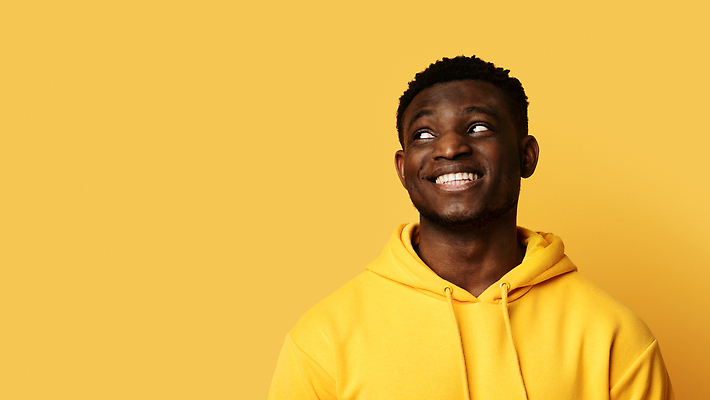 포토 JPG 해외이미지 라이프스타일 배너 응시 남자 행복 감정 얼굴 흑인 백그라운드 실내 파노라마 한명 미소 사람 성인 검은색 공백 기쁨 거래 표현 관찰 최고 시원함 확인 흥분 긍정 추천 고립 혼자 힙스터 카피스페이스 제의 밀레니얼 해외202310 해외포토 서양인 1 시선 패션 컬러 컨셉 모션 촬영기법 표정 내부 생활 신체부위 경제 파일형식