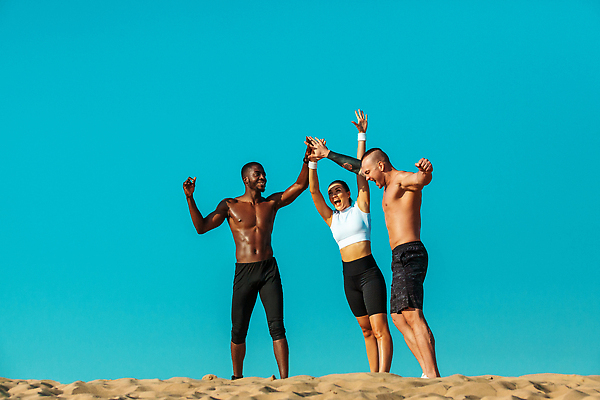 포토 JPG 해외이미지 라이프스타일 여자 스포츠 백그라운드 이동 신체 요가 모션 하늘 건강 사람 야외 두명 여름 운동복 달리기 운동 검은색 힘 경쟁 에너지 흰색 연습 체육관 자극 해외202310 해외포토 웰빙 옷 계절 컬러 컨셉 생활 파일형식