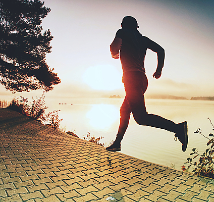 포토 JPG 해외이미지 옷 남자 도로 로우앵글 신체 벽돌 건강 한명 사람 야외 달리기 조깅 운동 점프 안개 도시 소나무 바늘 보행로 황금 가득함 연습 속도 근육질 원뿔 선로 저지 전력질주 해외202310 해외포토 도형 나무 1 길 뷰포인트 교통시설 모션 근육 날씨 도구 몸매 파일형식