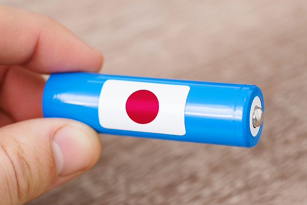 포토 JPG 해외이미지 손 컨셉 사람없음 파란색 환경 일본 에너지 깃발 잡기 닫기 심볼 베터리 생태학 수입 해외202310 해외포토 교육 아시아 컬러 모션 신체부위 파일형식