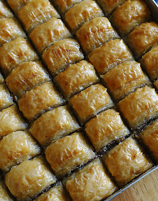 포토 JPG 해외이미지 전통 문화 음식 백그라운드 디저트 요리 사람없음 빵집 달콤 설탕 호두 칠면조 페스츄리 피스타치오 바클라바 맛있는 튀르키예 해외202310 해외포토 아시아 빵 조류 상점 견과류 맛 파일형식