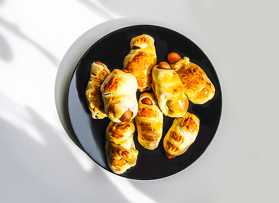 포토 JPG 해외이미지 전통 접시 음식 빵 백그라운드 토마토 탁자 치즈 육류 요리 사람없음 목재 빨간색 노란색 파티 식당 식사 저녁식사 빵집 흰색 신선 뜨거움 소시지 맛 아침식사 담요 케첩 두루마리 굽기 속도 반죽 롤 깨 핫도그 10월 점심식사 페스츄리 핸드메이드 맛있는 해외202310 해외포토 나무 식기 컬러 가구 컨셉 채소 식재료 재료 유제품 패스트푸드 이벤트 상점 조미료 날짜 소스_음식 가공식품 구이 파일형식