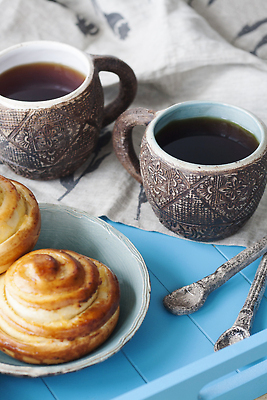 포토 JPG 해외이미지 커피 음료 음식 빵 백그라운드 다이어트 탁자 주택 쟁반 따뜻함 서기 취미 사람없음 목재 컵 파란색 숟가락 식탁보 신선 차 아침식사 잼 냅킨 반죽 칼로리 내추럴 거짓말 아마 많음 해외202310 해외포토 나무 식기 꽃 컬러 가구 컨셉 재료 모션 수저 건강 건물 식사 소스_음식 파일형식