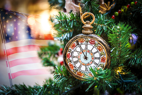 포토 JPG 해외이미지 나무 디자인 시계 백그라운드 크리스마스 겨울 휴가 새로움 사람없음 장식 크리스마스트리 상점 미국 금지 수확 축하 깃발 화려 야간 주머니 쇼핑몰 연도 심볼 손목시계 5 12 옛날 인공 전국 크리스마스이브 가문비나무 해외202310 해외포토 자연요소 식물 계절 기념일 컨셉 북아메리카 농업 장신구 숫자 파일형식