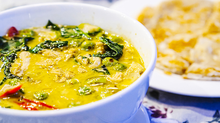 포토 JPG 해외이미지 전통 접시 아시아 음식 백그라운드 다이어트 채소 재료 태국 가지 파스타 건강 요리 동양인 사람없음 노란색 식당 식사 저녁식사 치킨 우유 흰색 신선 뜨거움 사발 맛 수프 먹기 허브 향신료 매움 코코넛 성분 바질 점심식사 태국음식 맛있는 해외202310 해외포토 식물 식기 나라 컬러 컨셉 과일 모션 유제품 서양음식 인종 상점 사기그릇 닭고기요리 동양음식 향미료 파일형식