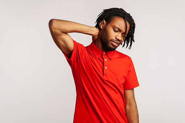 포토 JPG 해외이미지 손 남자 흑인 신체 청소년 회색배경 근육 스트레스 실내 피곤 한명 사람 검은색 고통 슬픔 마사지 찡그림 질병 상처 척추 어깨 고민 노력 목 문제 긴장 고립 과로 부담 압력 요통 해외202310 해외포토 서양인 1 감정 컬러 백그라운드 컨셉 의학 뼈 표정 내부 신체부위 회색 허리통증 파일형식