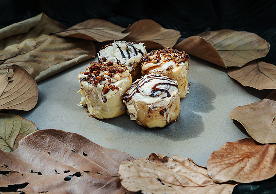 포토 JPG 해외이미지 전통 디자인 음식 조각 다이어트 디저트 요리 사람없음 장식 과자 초콜릿 식사 빵집 견과류 도자기 달콤 맛 아침식사 설탕 굽기 먹기 뿌리기 배고픔 메뉴 땅콩 레시피 버터 점심식사 구성 번 크림치즈 페스츄리 핸드메이드 캐러멜 맛있는 해외202310 해외포토 빵 컨셉 모션 치즈 건강 상점 구이 파일형식