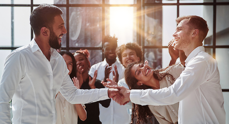 포토 JPG 해외이미지 직업 손 행복 흑인 회사 사업가 성공 악수 미소 웃음 사람 앉기 정장 여러명 사무실 검은색 거래 인사 업무 직장인 비즈니스맨 동료 계약 흔들림 경영자 다민족 경영 동의 정중 해외202310 해외포토 서양인 옷 남자 감정 컬러 다수 컨셉 비즈니스 관계 모션 표정 손짓 신체부위 예절 작업 리더 파일형식