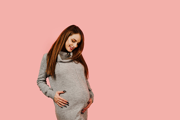 포토 JPG 해외이미지 라이프스타일 웰빙 여자 행복 어린이 분홍색 엄마 휴식 새로움 주택 실내 건강 사랑 한명 미소 사람 부모 뷰티 희망 임산부 임신 아기 출산 기다림 예측 태교 돌봄 복부 안락 해외202310 해외포토 1 감정 컬러 컨셉 가족 모션 표정 내부 건물 생활 신체부위 파일형식