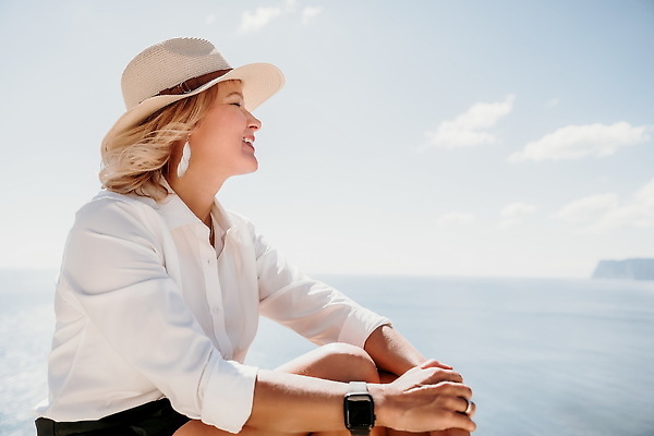 포토 JPG 해외이미지 백인 라이프스타일 여자 행복 선 바다 여행 인터넷 비즈니스 요가 통신 자연 탁자 하늘 휴가 휴식 노동자 한명 사람 앉기 정장 야외 물 노트북 컴퓨터 사무실 뷰티 공책 카페 업무 비즈니스우먼 명상 멀리 프리랜서 해외202310 해외포토 자연요소 서양인 직업 1 웰빙 옷 감정 가구 컨셉 모션 문구용품 생활 전자제품 상점 작업 직장인 생태계 파일형식