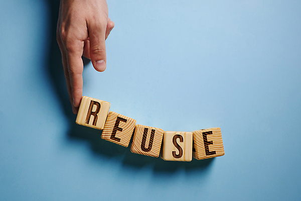 포토 JPG 해외이미지 손 알파벳 비즈니스 텍스트 아이디어 신체부위 파란색 단어 재활용 나무블록 카피스페이스 해외202310 해외포토 문자 영어 컬러 컨셉 사람 목재 공백 블록 친환경 파일형식