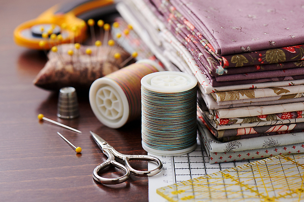 포토 JPG 해외이미지 패턴 장신구 자 취미 사람없음 쌓기 매트 도구 직물 면 실 바느질 천 회전 실타래 흙더미 골무 커터 퀼트 핸드메이드 해외202310 해외포토 무늬 모션 문구용품 흙 파일형식 더미