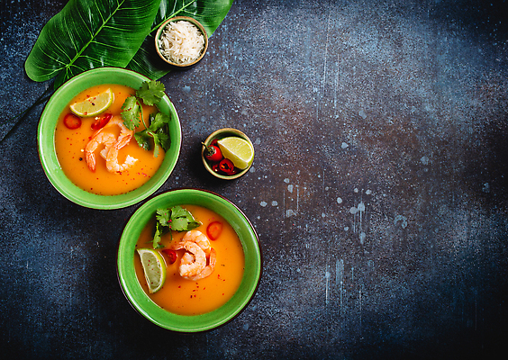 포토 JPG 해외이미지 그릇 나뭇잎 사람없음 하이앵글 수프 똠얌꿍 해외202310 해외포토 식기 뷰포인트 잎 태국음식 파일형식