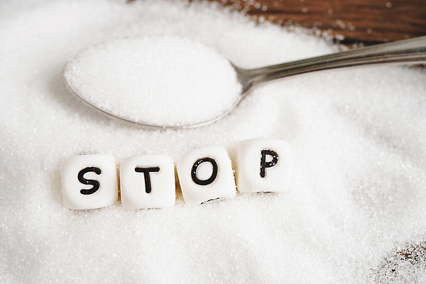 포토 JPG 해외이미지 영어 사람없음 숟가락 흰색 설탕 그만 당뇨병 해외202310 해외포토 문자 컬러 수저 질병 파일형식