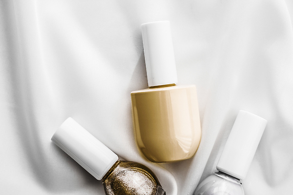 포토 JPG 해외이미지 백그라운드 사람없음 우아함 흰배경 매니큐어 구김 카피스페이스 연노랑색 해외포토 컨셉 모션 노란색 화장품 공백 흰색 파일형식