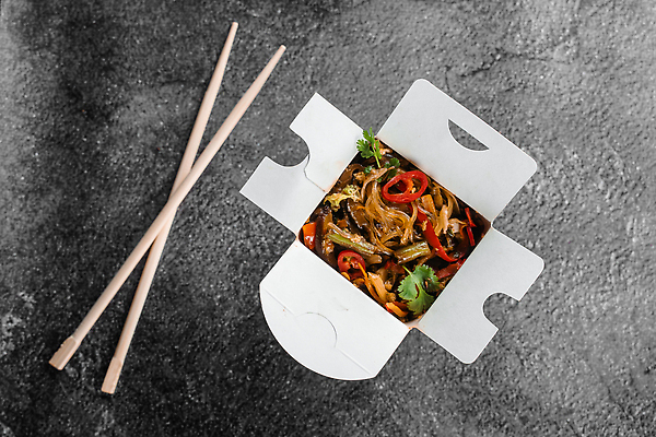 포토 JPG 해외이미지 전통 종이 음식 백그라운드 채소 젓가락 태국 건강 육류 돼지고기 요리 동양인 사람없음 목재 상자 노란색 식당 일본 식사 저녁식사 치킨 중국 당근 소고기 달콤 떨어짐 브로콜리 컨테이너 먹기 속도 국수 매움 깨 테이크아웃 패키지 후추 점심식사 대두 해외202310 해외포토 나무 산업 아시아 컬러 컨셉 식재료 재료 모션 뿌리채소 수저 인종 상점 면류 조미료 맛 향신료 닭고기요리 파일형식