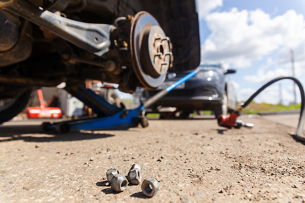 포토 JPG 해외이미지 계절 산업 도로 교통시설 자동차 안전 사람없음 야외 여름 상점 장비 가을 공구 나사 스패너 디스크 업무 바퀴 작업실 기술자 변화 가장자리 수리 브레이크 서비스 타이어 리프트 볼트 고정 밟기 정비공 고무 잭 유지 교체 자동 제어 차고 해외202310 해외포토 직업 길 육상교통 교통 컨셉 모션 도구 작업 둘레 질병 시설 파일형식