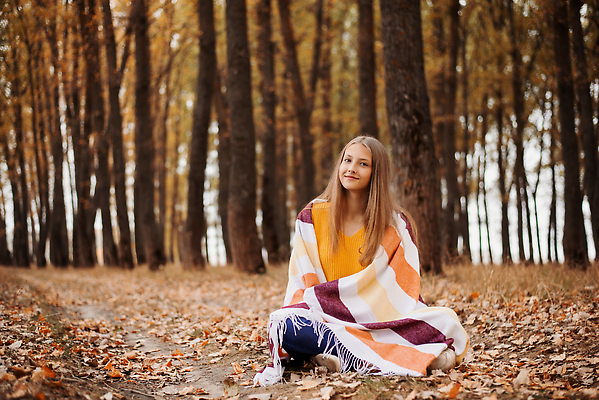 포토 JPG 해외이미지 백인 라이프스타일 응시 계절 공원 여자 행복 얼굴 잎 오렌지 자연 따뜻함 한명 미소 사람 앉기 야외 뷰티 노란색 산책 기쁨 가을 황금 숲 몽환 해외202310 해외포토 서양인 식물 1 시선 공공시설 감정 컬러 컨셉 과일 모션 휴식 표정 생활 신체부위 생태계 파일형식
