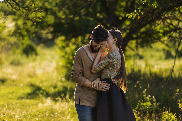 포토 JPG 해외이미지 백인 라이프스타일 커플 공원 여자 행복 얼굴 2 통신 가족 관계 자연 함께함 말하기 대화 사랑 웃음 사람 야외 두명 10대 뷰티 놀람 우정 듣기 뉴스 신비 귓속말 알림 질감 귀 조언 해외202310 해외포토 서양인 공공시설 감정 컨셉 모션 청소년 표정 생활 신체부위 친구 생태계 파일형식