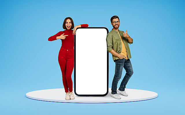 포토 JPG 해외이미지 전신 여자 남자 백그라운드 서기 성인 두명 파란색 스마트폰 스크린 기댐 가리킴 따봉 목업 성인만 카피스페이스 해외포토 컬러 모션 사람 손짓 핸드폰 스마트기기 공백 최고 파일형식