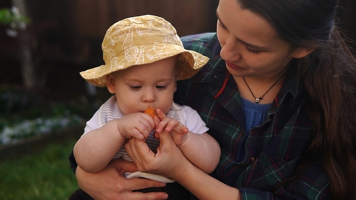 포토 JPG 해외이미지 나무 백인 공원 꽃 행복 감정 어린이 음식 여행 밭 과일 가족 자연 엄마 휴가 주택 건강 사랑 사람 잔디 야외 두명 초록색 여름 태양 유행 걷기 정원 임산부 육아 시골 아기 신생아 느림 거짓말 걸음마 해외202310 해외포토 자연요소 서양인 식물 계절 공공시설 컬러 농업 관계 모션 건물 임신 생태계 파일형식