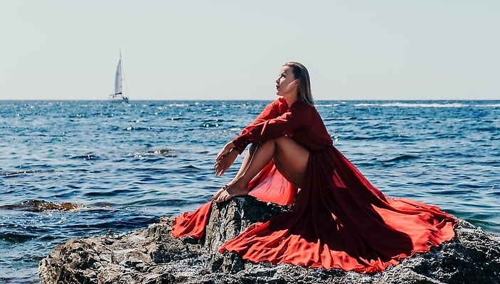 포토 JPG 해외이미지 라이프스타일 여자 행복 바다 여행 자연 하늘 휴가 산 한명 사람 풍경 성인 야외 물 여름 파란색 뷰티 여행객 계곡 트래킹 하이킹 추위 자유 정상 셀프카메라 나눔 수평선 해외202310 해외포토 자연요소 1 계절 감정 컬러 컨셉 레저 생활 사진촬영 생태계 파일형식