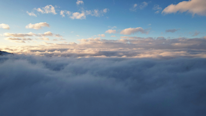 포토 JPG 해외이미지 나무 구름 겨울 자연 하늘 아침 날씨 산 안테나 파노라마 그림자 풍경 경사 사람없음 빛 태양 뷰티 우주 골짜기 계곡 일몰 추위 안개 흰색 정상 숲 장면 암초 항공촬영 드론 절정 조감도 카자흐스탄 눈내림 가문비나무 알마티 해외202310 해외포토 주간 자연요소 식물 계절 아시아 뷰포인트 컬러 통신 눈_날씨 촬영기법 노을 생태계 파일형식