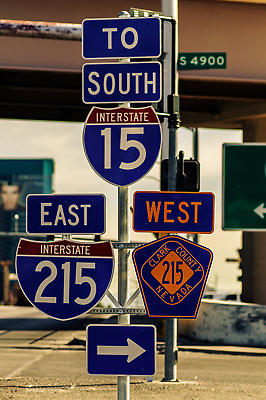 포토 JPG 해외이미지 도로 백그라운드 텍스트 교통시설 하늘 출입구 화살 새로움 거리 사람없음 야외 가로 파란색 숫자 사진촬영 미국 정보 흰색 가리킴 고속도로 방향 심볼 사인 정사각형 시스템 북쪽 방패 동쪽 남쪽 루트 방법 서쪽 해외202310 해외포토 도형 문자 길 컬러 교통 컨셉 북아메리카 손짓 촬영 시설 파일형식