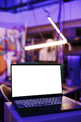 포토 JPG 해외이미지 노동자 실내 사람없음 노트북 보라색 작업 물류창고 난장판 해외202310 해외포토 직업 컬러 컨셉 내부 전자제품 창고 파일형식