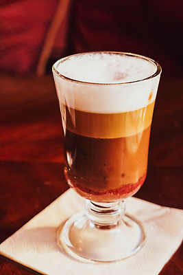 포토 JPG 해외이미지 여유 커피 휴식 사람없음 카페 분위기 크림 라떼 해외202310 해외포토 감정 음료 컨셉 상점 파일형식