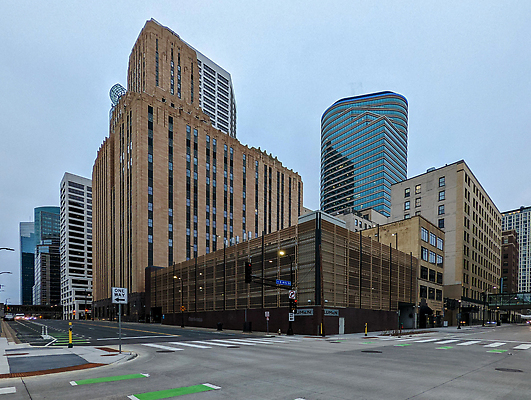 포토 JPG 해외이미지 외관 건축양식 하늘 거리 사람없음 야외 건물 물 빛 강 도시풍경 사무실 반사 탑 고층빌딩 미국 황혼 도시 도심 야간 아치 장면 지역 북쪽 타운 스카이라인 해외202310 해외포토 자연요소 건축물 건축 북아메리카 비즈니스 풍경 빌딩 일몰 방향 파일형식