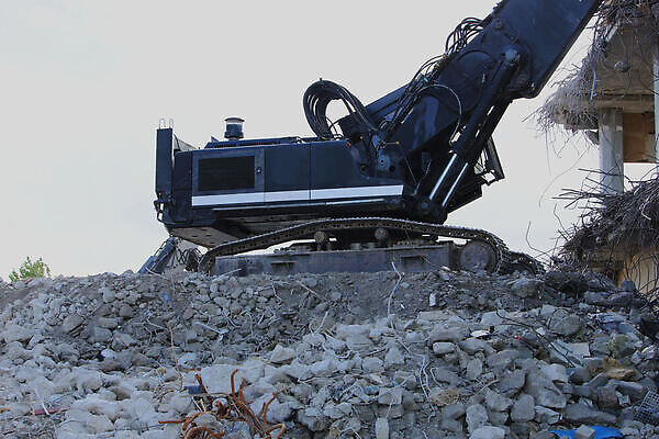 포토 JPG 해외이미지 산업 사람없음 건물 기계 장비 건설현장 과학기술 바위 도시 업무 수리 파편 땅 굴착기 기중기 먼지 뼈대 공학 낭비 콘크리트 파멸 해외202310 해외포토 건축물 교육 컨셉 건설업 기술 돌_바위 작업 중장비 파일형식 소멸