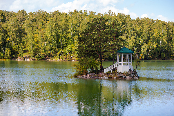 포토 JPG 해외이미지 나무 구름 호수 섬 여행 건축양식 자연 하늘 휴가 산 주택 풍경 사람없음 야외 가로 초록색 물 여름 파란색 관광지 강 뷰티 반사 교회 환경 고요 일몰 가을 전원 고독 숲 작음 명승지 카피스페이스 해외202310 해외포토 자연요소 식물 계절 건축 감정 컬러 종교건축 건물 노을 공백 전기에너지 크기 생태계 파일형식