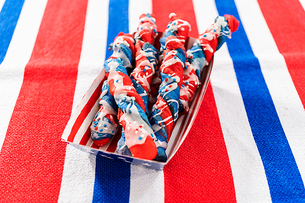 포토 JPG 해외이미지 음식 빵 휴가 디저트 사탕 요리 사람없음 빨간색 파란색 과자 미국 흰색 달콤 굽기 뿌리기 준비 만들기 레시피 덩어리 애국심 독립기념일 해외202310 해외포토 기념일 컬러 북아메리카 모션 맛 구이 독립 파일형식