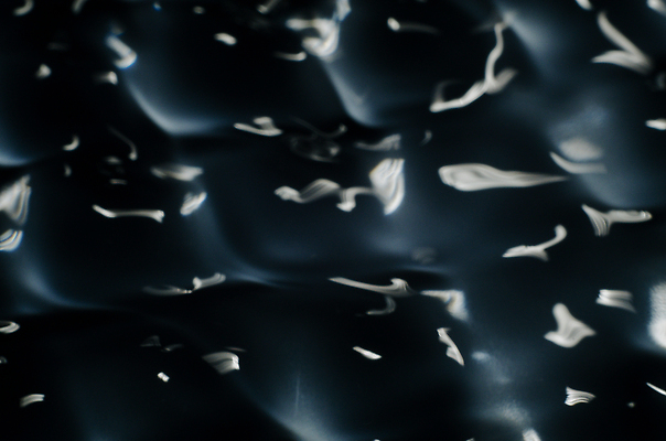 포토 JPG 해외이미지 라이프스타일 호수 물결 선 파도 바다 여행 백그라운드 컨셉 패턴 자연 벽지 표면 추상 불꽃 휴식 사람없음 물 파란색 빛 뷰티 반사 활발 흐름 신선 원형 액체 서핑 떨어짐 시원함 아래 진동 질감 웨이브 보케 깊이 블러 해외202310 해외포토 자연요소 도형 컬러 무늬 불 생활 수상스포츠 방향 생태계 위치 파일형식