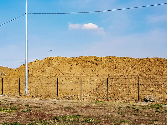 포토 JPG 해외이미지 산업 모래 백그라운드 비즈니스 자연 하늘 산 풍경 사람없음 여름 파란색 울타리 햇빛 갈색 노란색 쌓기 우주 흙 장비 건설현장 사막 바위 등불 업무 거친 땅 천 발굴 언덕 준비 먼지 봉 지질학 채석 해외202310 해외포토 계절 교육 컬러 모션 조명 건설업 담장 태양 돌_바위 직물 작업 생태계 파일형식