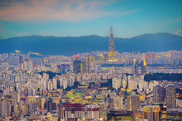 포토 JPG 해외이미지 백그라운드 하늘 산 서울 빌딩 사람없음 야외 도시 스카이라인 해외202310 해외포토 한국 건물 파일형식