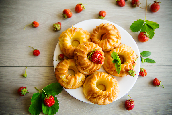 포토 JPG 해외이미지 전통 접시 열매 음식 백그라운드 다이어트 과일 탁자 딸기 아침 디저트 치즈 실내 요리 사람없음 목재 케이크 주방 빵집 시골 신선 달콤 맛 아침식사 작음 컵케이크 굽기 먹기 민트 시골집 머핀 레시피 꿀 미니 커스터드 페스츄리 핸드메이드 맛있는 해외202310 해외포토 주간 나무 식물 식기 빵 가구 컨셉 재료 모션 유제품 주택 건강 내부 상점 식사 크기 구이 허브 크림 파일형식