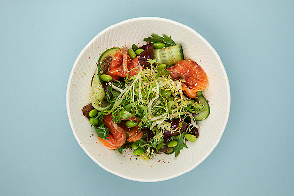 포토 JPG 해외이미지 접시 음식 잎 채소 부분 건강 어류 요리 사람없음 가로 식사 저녁식사 샐러드 신선 사발 상추 지중해 연어 맛있는 해외202310 해외포토 식물 식기 바다 수중동물 사기그릇 파일형식