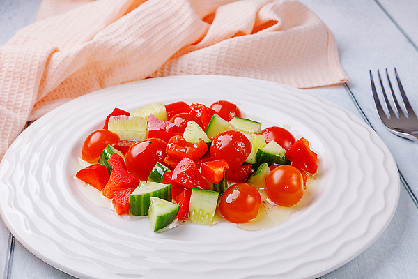 포토 JPG 해외이미지 접시 음식 다이어트 토마토 채소 방울토마토 오이 파프리카 건강 사람없음 빨간색 초록색 세트 컬러풀 식사 저녁식사 샐러드 신선 사발 기름 허브 주사위 유기농 날것 슬라이스 후추 비타민 건강식 점심식사 채식주의자 비건 해외202310 해외포토 식물 식기 웰빙 컬러 사기그릇 향신료 채식 영양소 파일형식