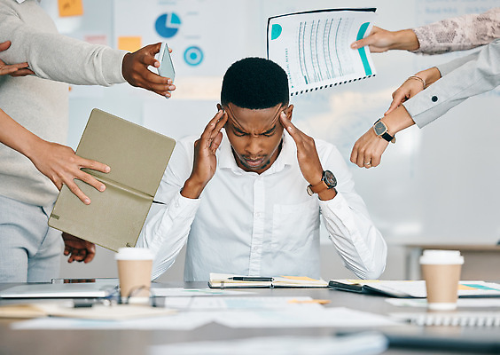 포토 JPG 해외이미지 서양인 손 여자 남자 스트레스 피곤 들기 상반신 성인 두명 앞모습 신체부위 스마트폰 사무실 다이어리 비즈니스맨 고민 주기 업무과다 성인만 해외202310 해외포토 외국인 감정 뷰포인트 컨셉 비즈니스 모션 사람 핸드폰 스마트기기 사무용품 업무 직장인 파일형식