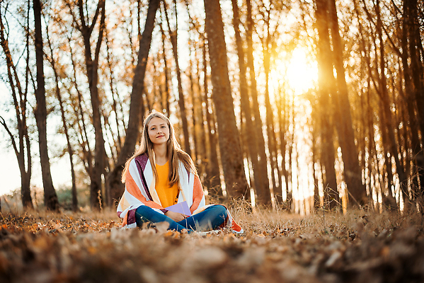 포토 JPG 해외이미지 나무 백인 학생 라이프스타일 계절 공원 여자 교육 행복 오렌지 자연 휴식 한명 사람 앉기 야외 책 스터디 햇빛 태양 뷰티 노란색 꿈 가을 분위기 숲 읽기 문학 해외202310 해외포토 자연요소 서양인 식물 1 공공시설 감정 컬러 컨셉 과일 모션 생활 학습 생태계 파일형식